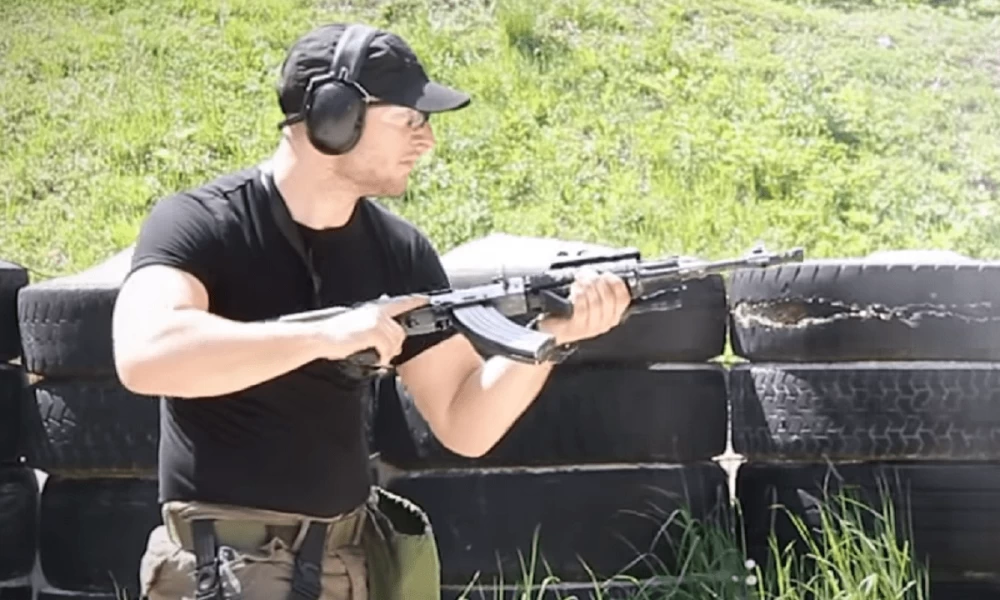 AK47 vs HK 416 vs HK G3: Ποιο είναι άραγε το καλύτερο τυφέκιο εφόδου; (βίντεο)